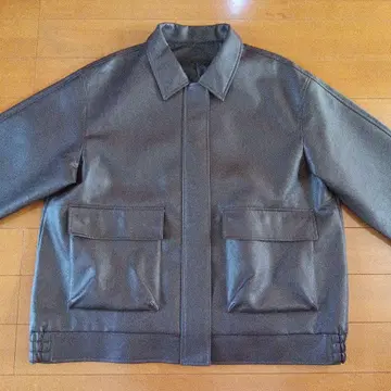 GU 다크 브라운 가죽 자켓