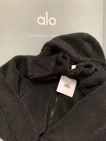 Alo 보아 아우터 Foxy Sherpa 자켓