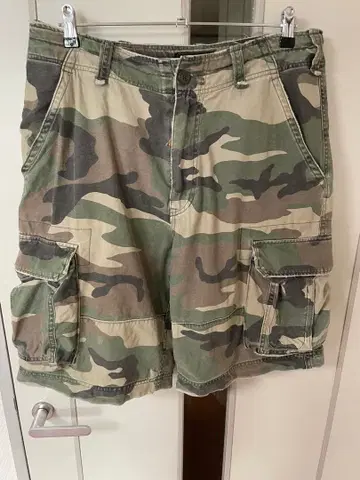 Abercrombie & Fitch 카고 숏팬츠 카모플라쥬 32