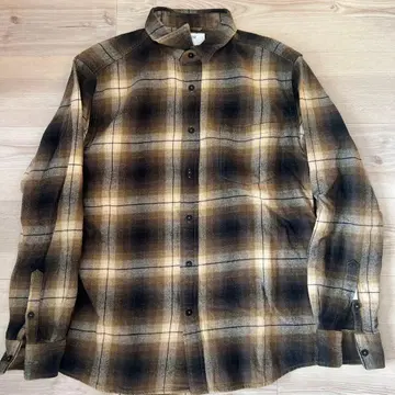 브라운 계열 체크 무늬 플란넬 긴팔 셔츠