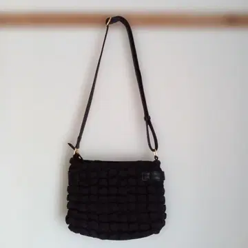 미쉘클랑 블랙 쿠션성 있는 블랙 숄더백