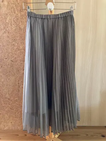 유나이티드 애로우즈 그린 레이블 그레이 쉬폰 플리츠 무릎 아래 스커트