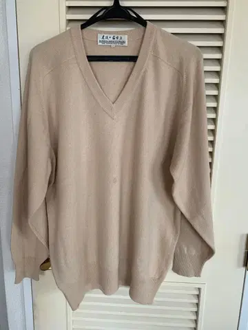 캐시미어 V넥 스웨터 베이지