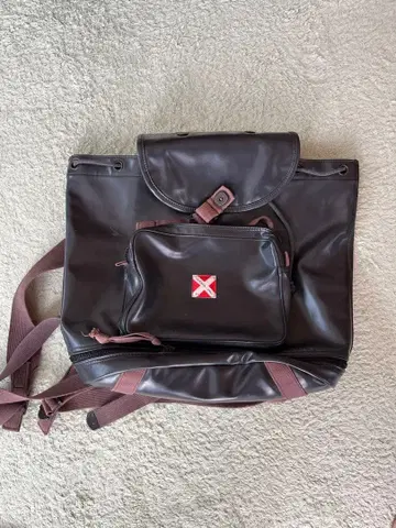 브라운 플랩 백팩