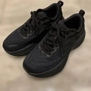 호카 본디 8 블랙 스니커즈