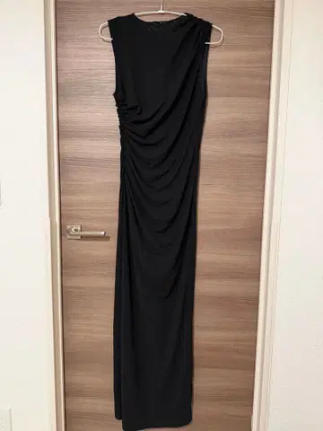 ZARA 블랙 슬리브리스 원피스