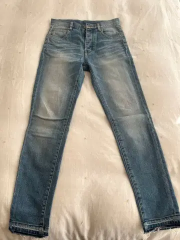 AULA DENIM 슬림 테이퍼드 데님 23000엔