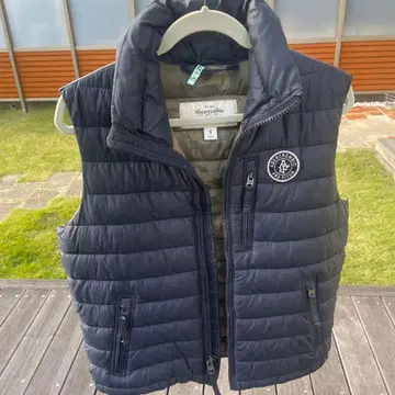 Abercrombie & Fitch 네이비 다운 베스트 S 사이즈