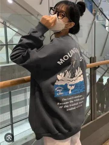 [ 새상품 ] Dazy-Less 문자 & 마운틴 드롭 숄더 맨투맨