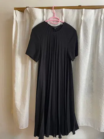 새상품급 COS 블랙 플리츠 반팔 원피스