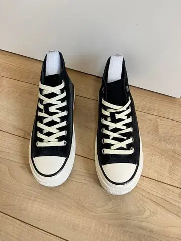 블랙 스웨이드 하이컷 스니커즈 240