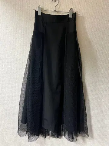 HARE 메쉬 절개 트랙 스커트