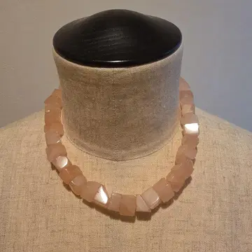 로즈쿼츠 목걸이 라이트 핑크