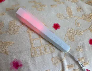 야마시타 토모히사 콘서트 응원봉 화이트 베이스 여러 가지 색으로 빛납니다