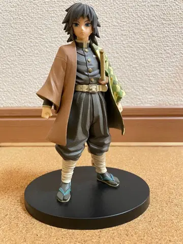 귀멸의 칼날 토미오카 기유 피규어 세피아 컬러 버전