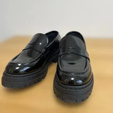 BRUNO MAGLI 블랙 가죽 통굽 로퍼