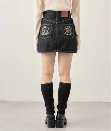 chico 포켓 자수 사다리꼴 데님 스커트 치코 데님 스커트