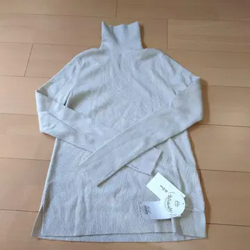 미라 오웬 니트 하이넥 터틀 베이지 계열