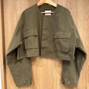 올리브 크롭 기장 밀리터리 자켓