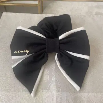 새상품급 에이미 스트와르 바이컬러 프렌치 리본 스크런치 블랙