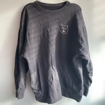 Orneko 스튜디오 클립 고양이 얼굴 자수 맨투맨