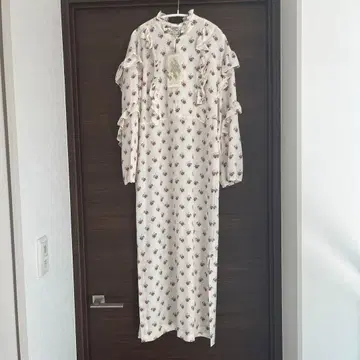 미사용 새상품 Baum und Pferdgarten 꽃무늬 원피스