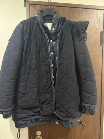 sacai 네이비 퀼팅 다운 코트