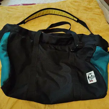 CHUMS 블랙과 파랑의 보스턴 백