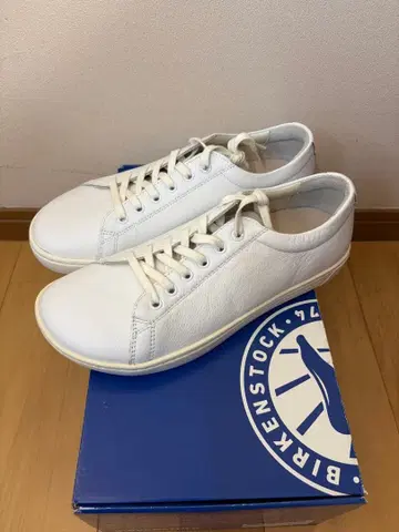 버켄스탁 화이트 스니커즈