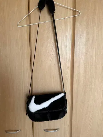 나이키 퍼 숄더백 블랙/화이트