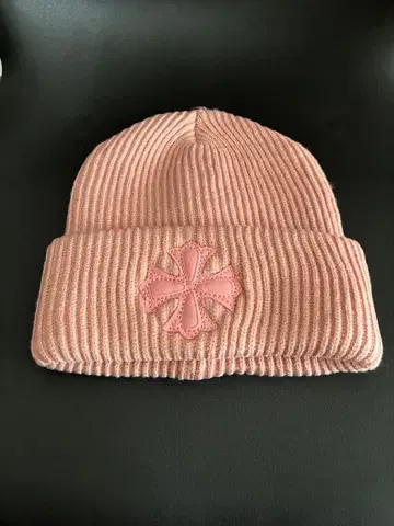 블랙 니트 모자 크로스 모티브 포함 크롬 비니 크로스