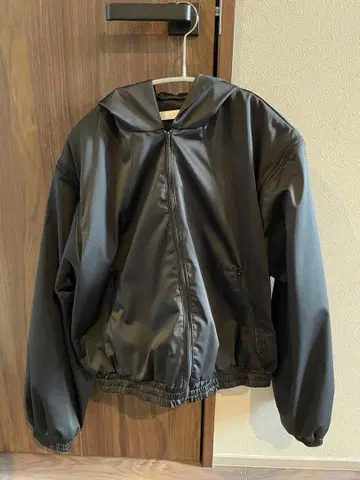 KAYLE 케일 Detachable Sleeve Blouson