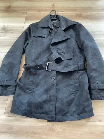 다크 그레이 벨트 트렌치코트