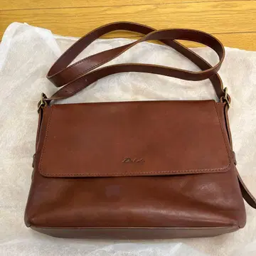 Dakota 브라운 숄더백