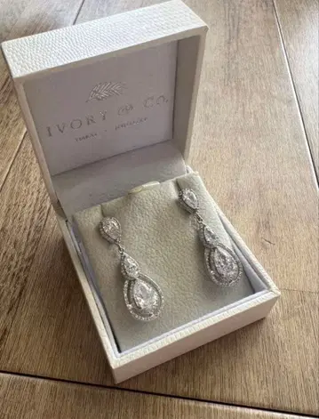 IVORY & CO. 페어 드롭 귀걸이