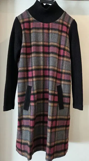 체크 무늬 긴팔 원피스