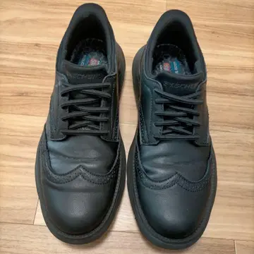 SKECHERS 블랙 가죽 캐주얼 슈즈