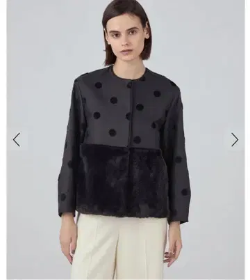 현행 5.9만 투모로우랜드 2024 몰도트 퍼 페플럼 자켓