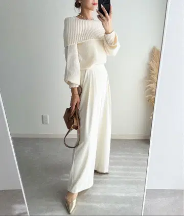 &.nostalgia 모헤어 터치 오프숄더 니트