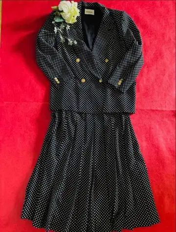 잉게보그 INGEBORG 도트 수트