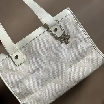 핑키&다이앤 화이트 토트백 참 포함 백