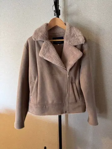 JUSGLITTY 보아 자켓 사이즈 2 베이지