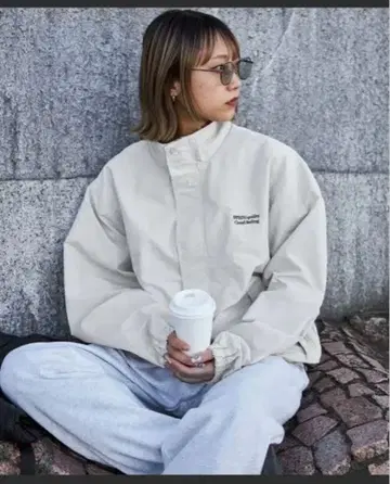 FFEIN 아이보리 M 사이즈 나일론 자켓 드로 코드 부착