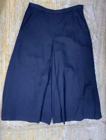 beams 룸 에이트 울 가우초 팬츠 네이비 네이비 컬러