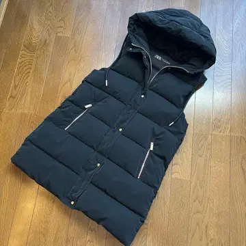 ZARA 후드 부착 다운 베스트