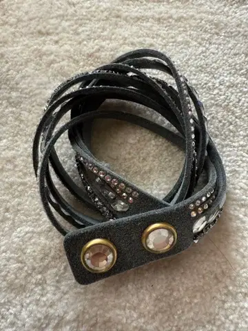 Swarovski 그레이 랩 팔찌