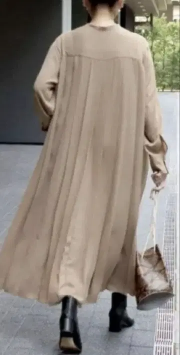 [ JOURNAL STANDARD ] 저널 백 플리츠 원피스 베이지