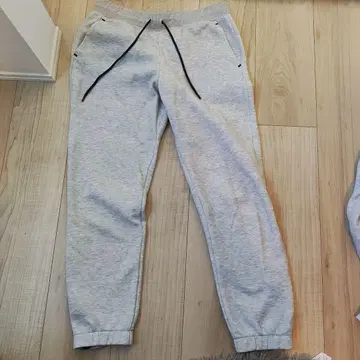 유니클로 그레이 후드 부착 후드티와 조거 팬츠 세트