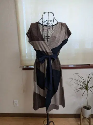 랩 스타일 원피스 브라운 네이비