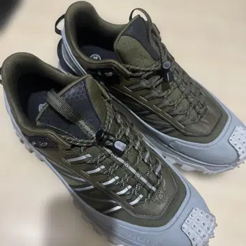 END. 올리브 트레일 러닝화 28cm